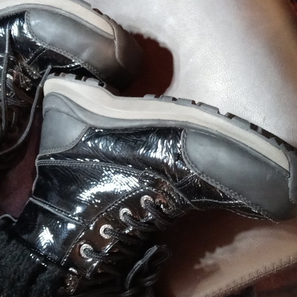 UGG ADIRONDACK BOOTS 6 - Picture 3 of 8